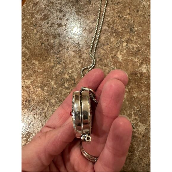 unique locket vintage style - Picture 4 of 4